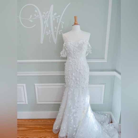 Anne Barge Blue Willow Flutter Wedding Gown - Picture 2 of 6